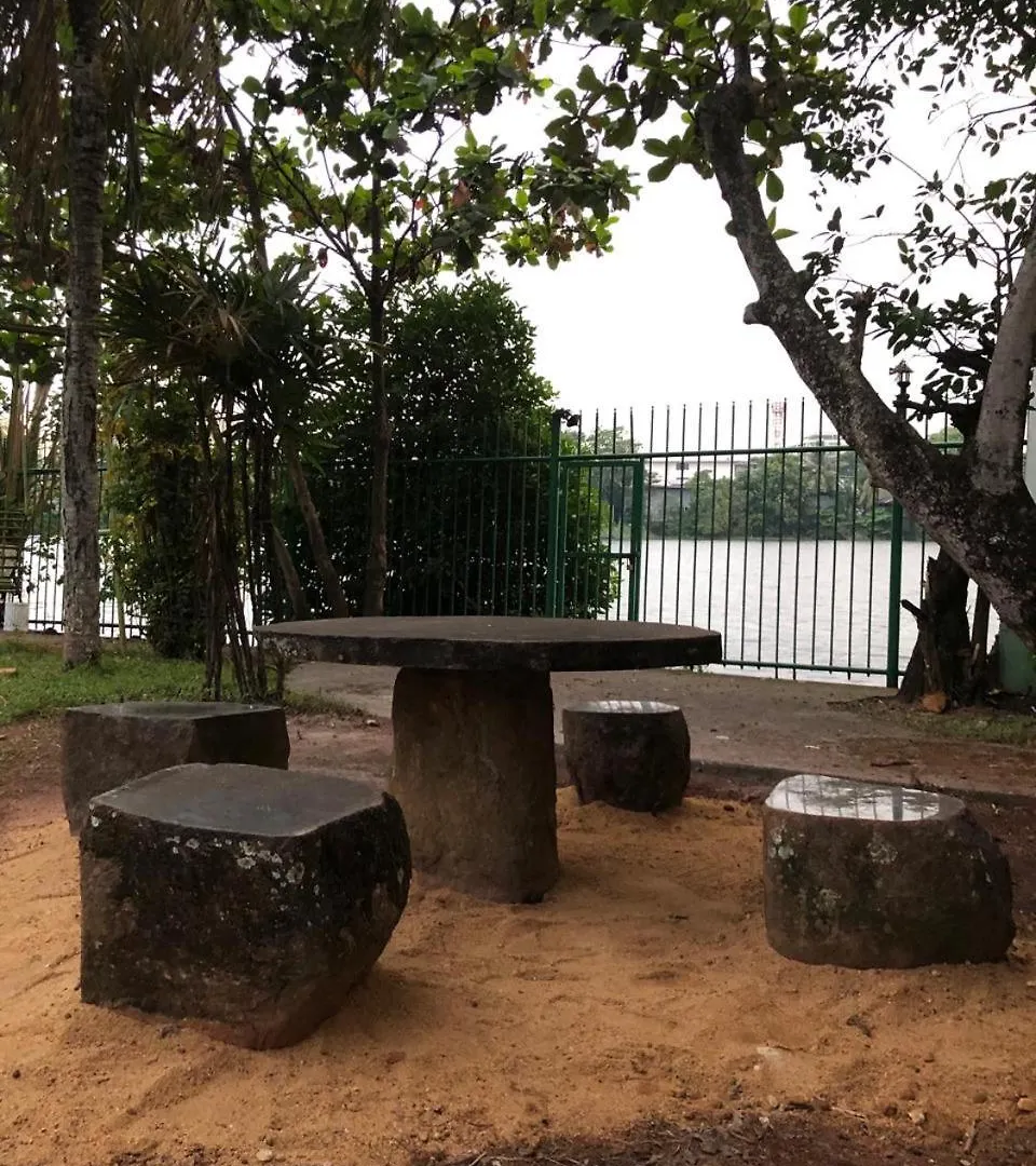 Hotel Amani Lake Resort Panadura